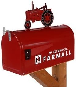 Farmall McCormick M Modell Falusi Postaláda Tetővel Piros Színben a Distel Grain-től  |  Postaládák és kiegészítők Postaládák és kiegészítők Postaládák és kiegészítők